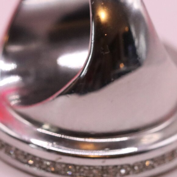 Ann Taylor Size 8 Oversized Mother of Pearl Ring with Rhinestone Edge - Picture 5 of 6